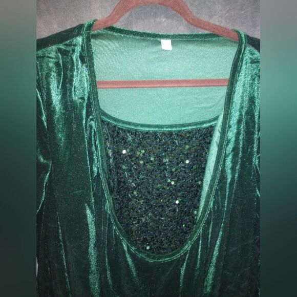 Elegant Green Women's Drape Top - Picture 6 of 12